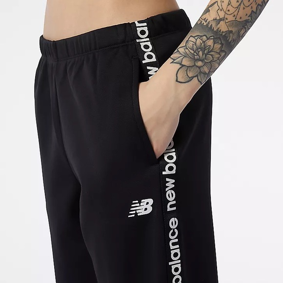 NWT Women’s Medium (30” X 30”) New Balance Relentless Performance Fleece Pants - Picture 4 of 13